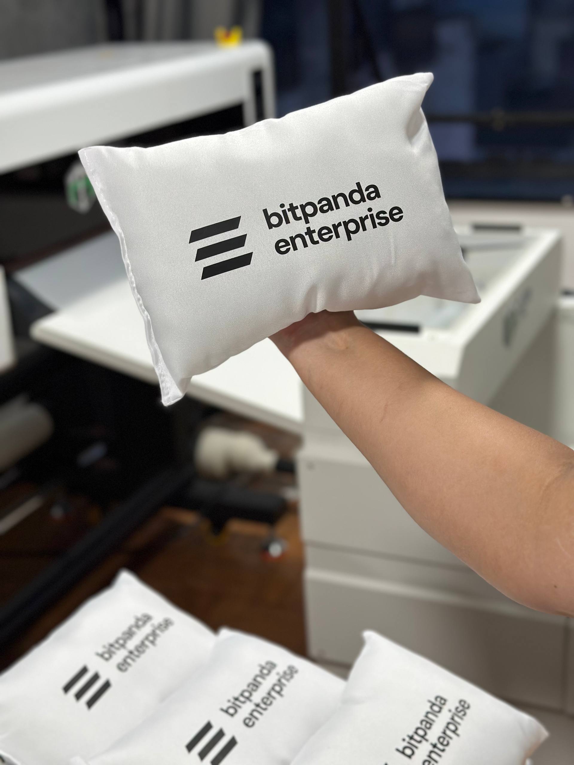 Brindes têxteis personalizados produzidos pela Universo DTF